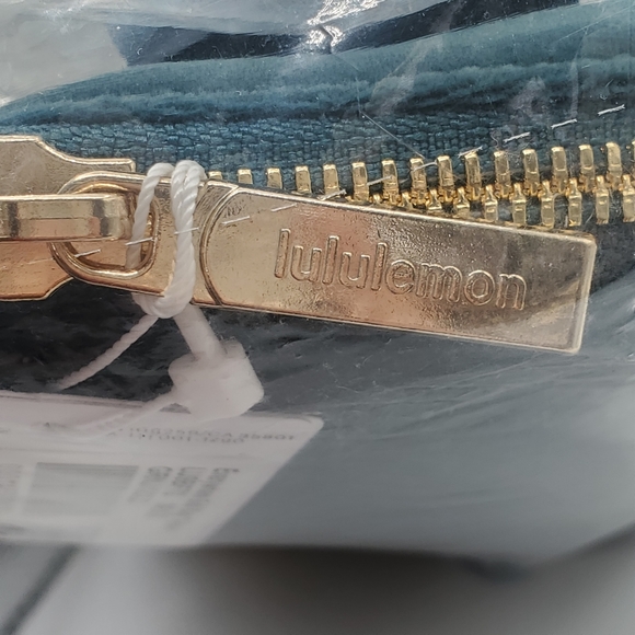 BNWT Lululemon Everywhere Belt Bag 1L Velour Green Jasper - Picture 9 of 13